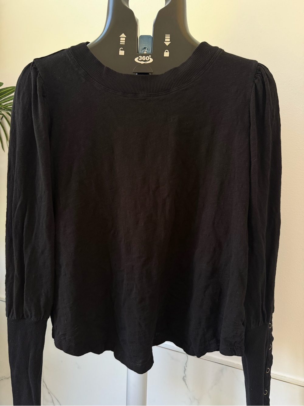 Mododoc Black Puff-Sleeve Long Sleeve Crewneck Top